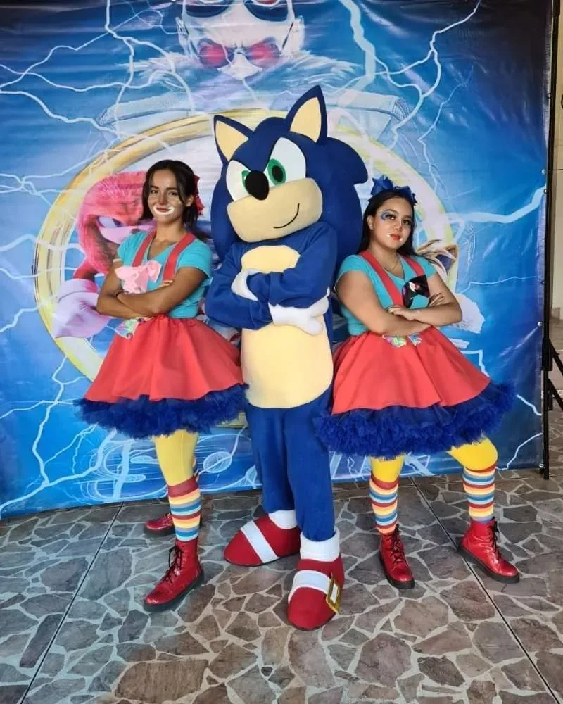 Personaje de acción durante un show infantil